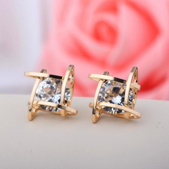 NEW Gold 3D Solitaire Caged Diamond Stud Earrings - Picture 6 of 9